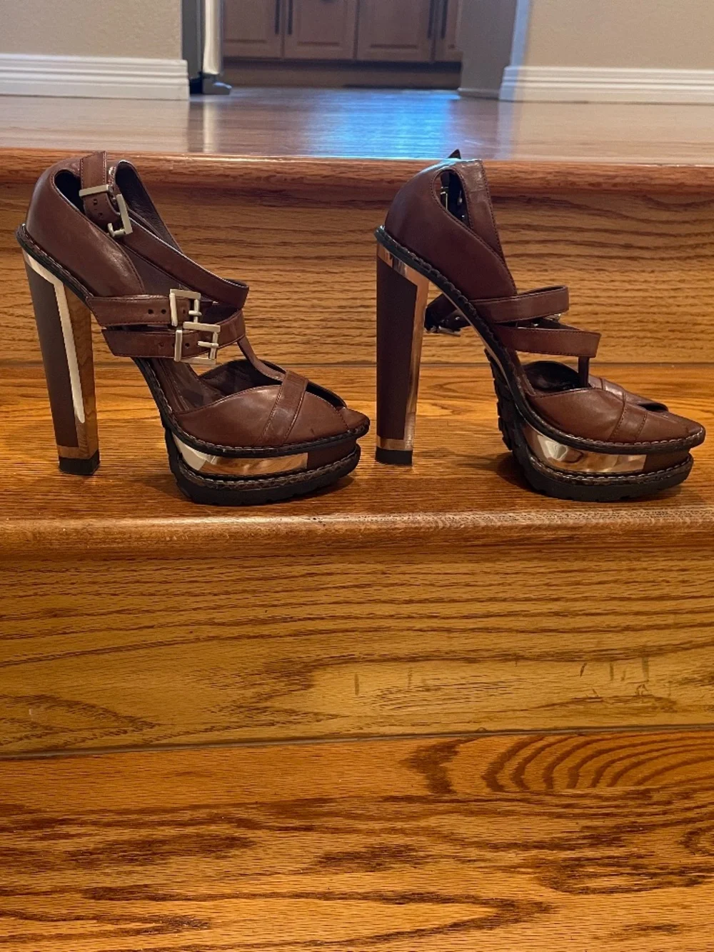 Brian Atwood Brown Leather Gold Trim Strappy Platform Sandals 6 - Picture 1 of 7